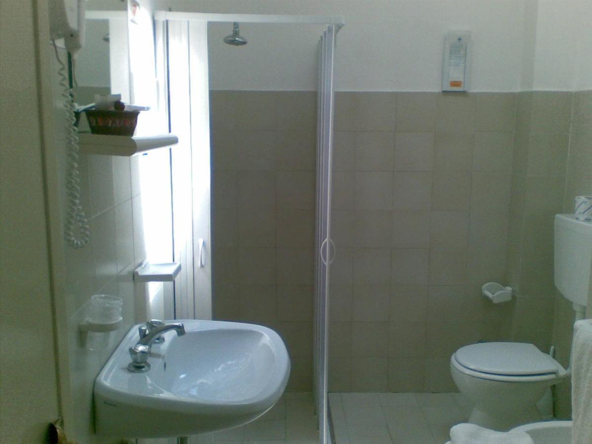 Hotel Autostello Castellana Grotte Habitación foto